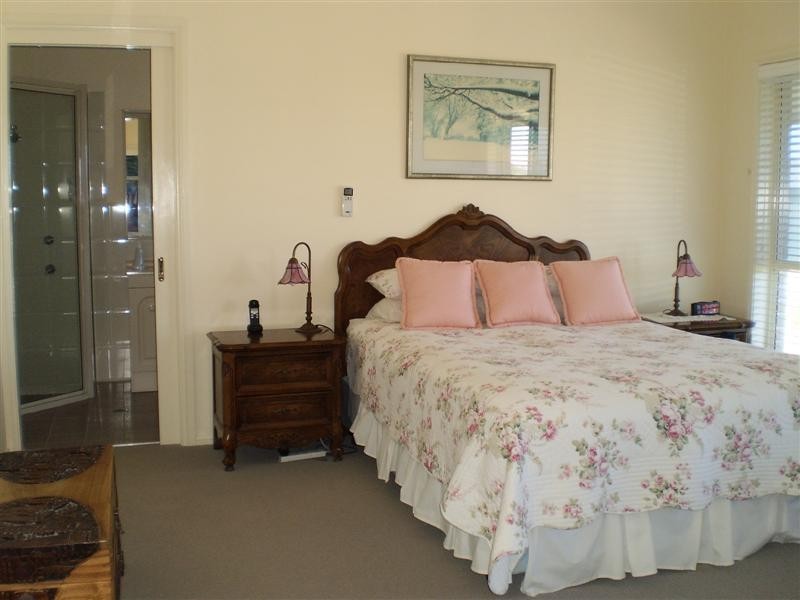 9 Shepherd Avenue, Cowra NSW 2794