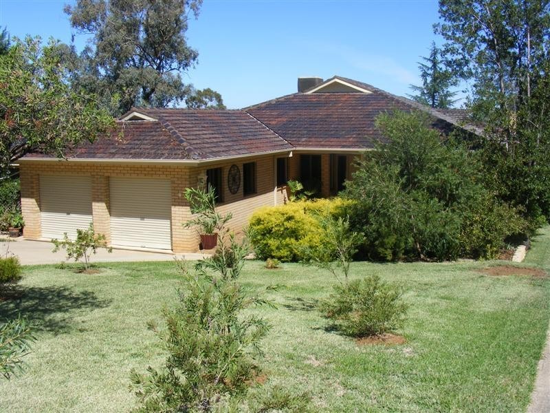 11 Kanangra Street, Cowra NSW 2794