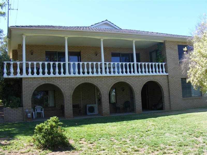 11 Kanangra Street, Cowra NSW 2794