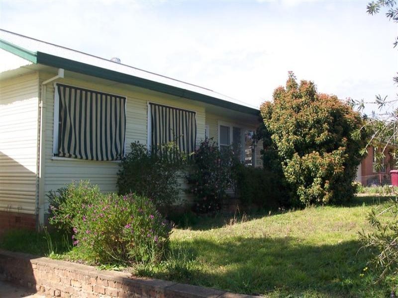 24 Eulo Street, Cowra NSW 2794