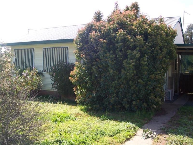24 Eulo Street, Cowra NSW 2794