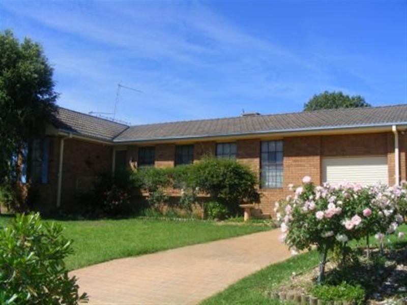 29 Kibbler Street, Cowra NSW 2794
