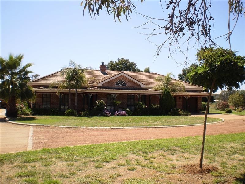 67-69 Grenfell Road, Cowra NSW 2794