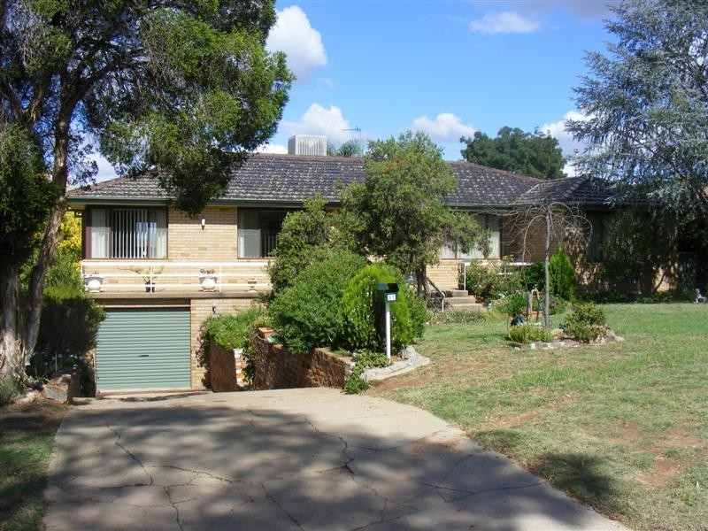 31 Wollowra Street, Cowra NSW 2794