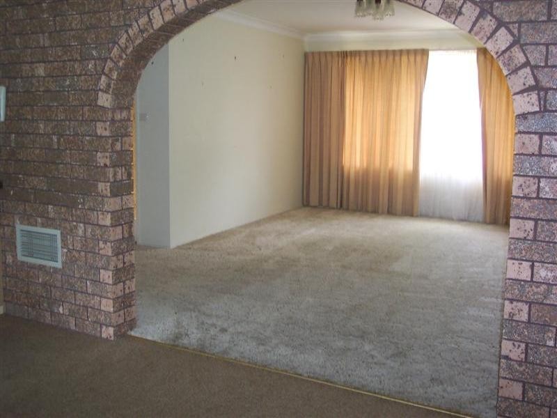 16 Elizabeth Avenue, Cowra NSW 2794