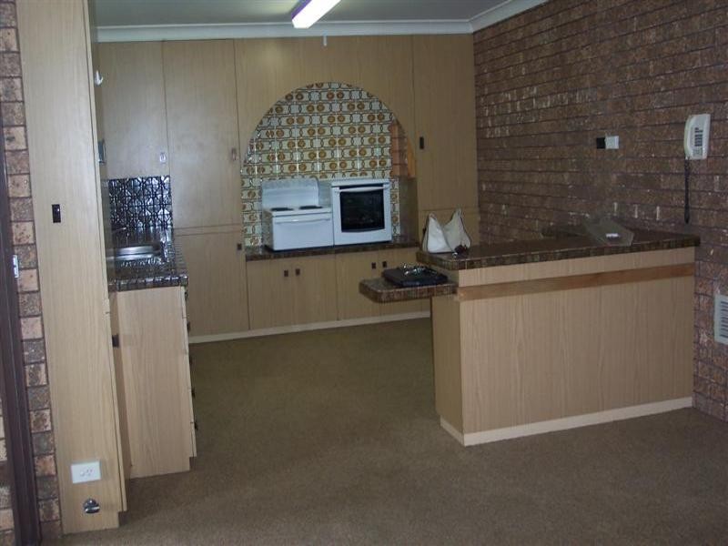 16 Elizabeth Avenue, Cowra NSW 2794