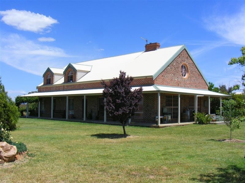 42 Delaneys Road, Cowra NSW 2794