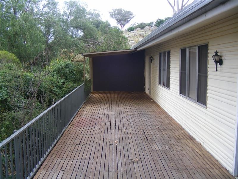 16 Scenic Drive, Cowra NSW 2794