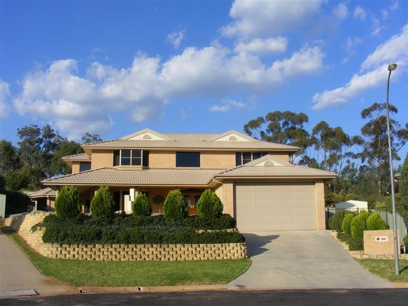 7 Grevillea Close, Cowra NSW 2794