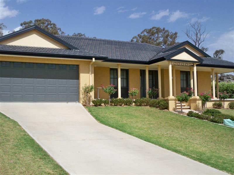 23 London Drive, Cowra NSW 2794