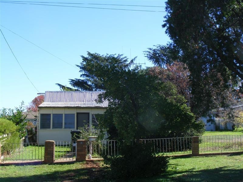 24 Stewart Street, Cowra NSW 2794