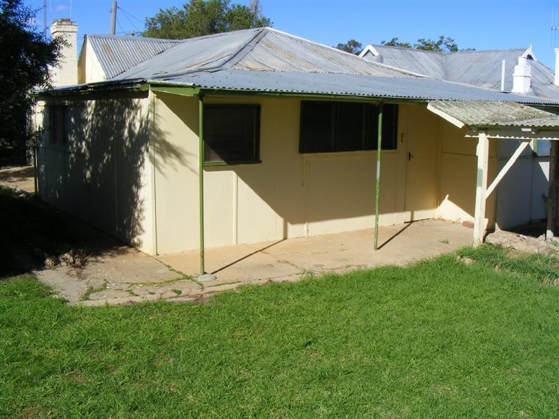 24 Stewart Street, Cowra NSW 2794