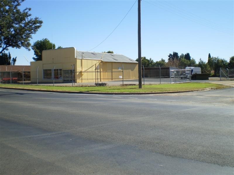 43 Grenfell Road, Cowra NSW 2794