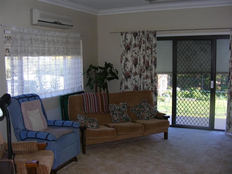 12 Elizabeth Avenue, Cowra NSW 2794