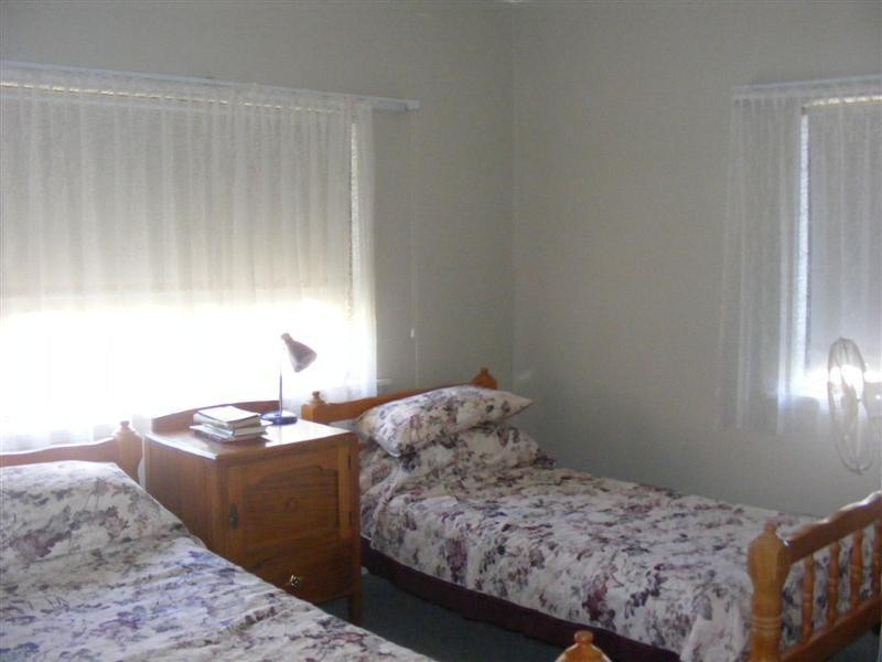 12 Elizabeth Avenue, Cowra NSW 2794