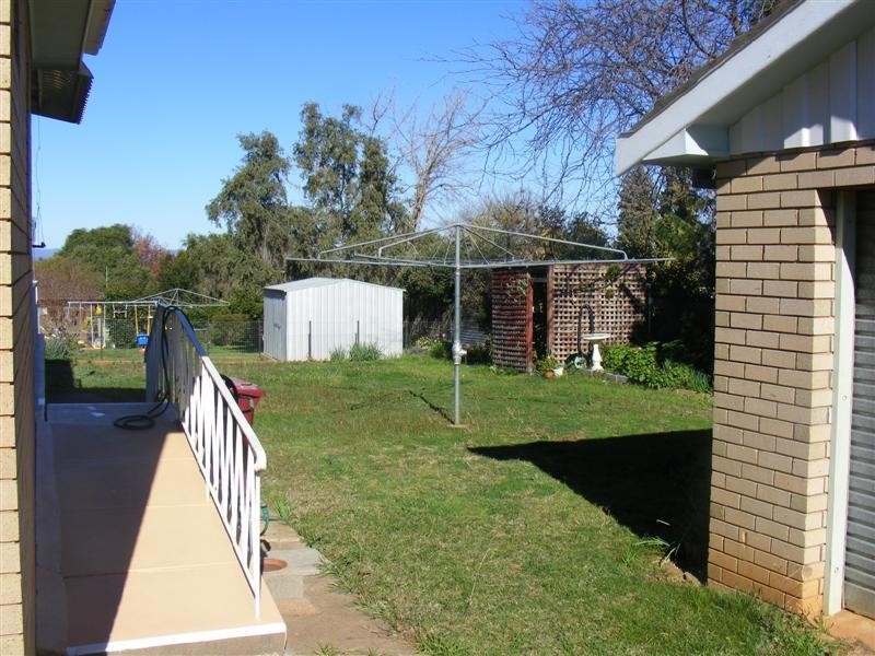 12 Elizabeth Avenue, Cowra NSW 2794