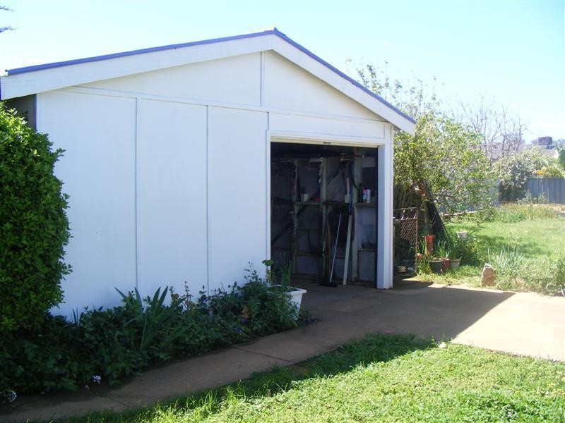 2 Belmore Street, Cowra NSW 2794