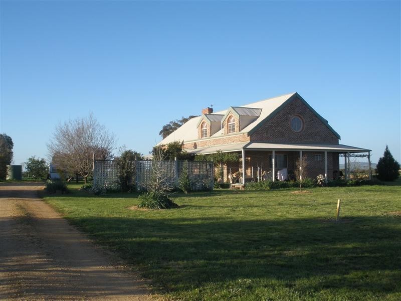 42 Delaneys Road, Cowra NSW 2794