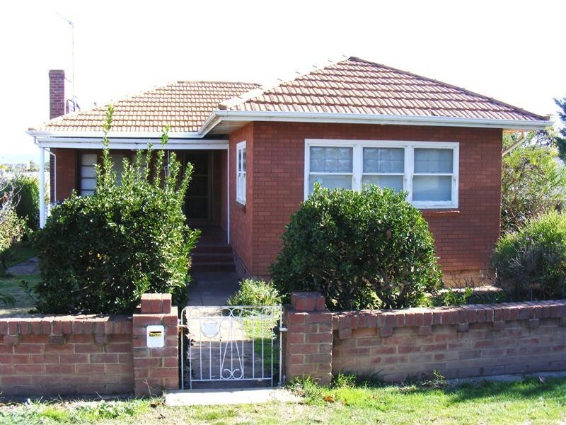 2 Wellington Street, Cowra NSW 2794