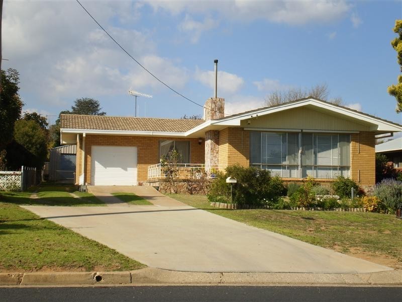 121 Lachlan Street, Cowra NSW 2794