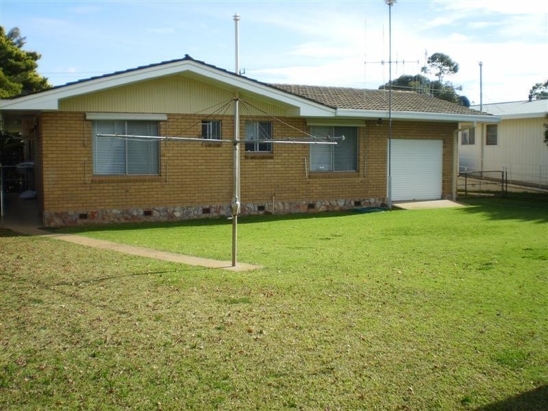121 Lachlan Street, Cowra NSW 2794
