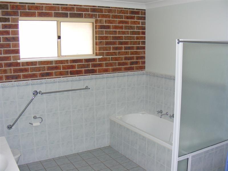 2a Newcombe Street, Cowra NSW 2794