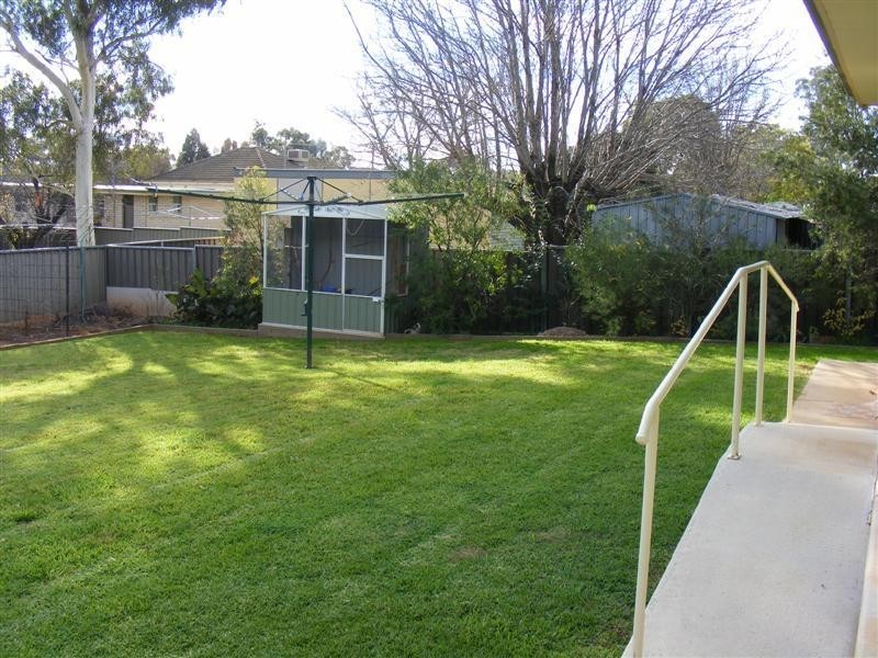 2a Newcombe Street, Cowra NSW 2794