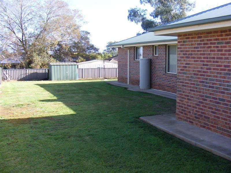 2a Newcombe Street, Cowra NSW 2794