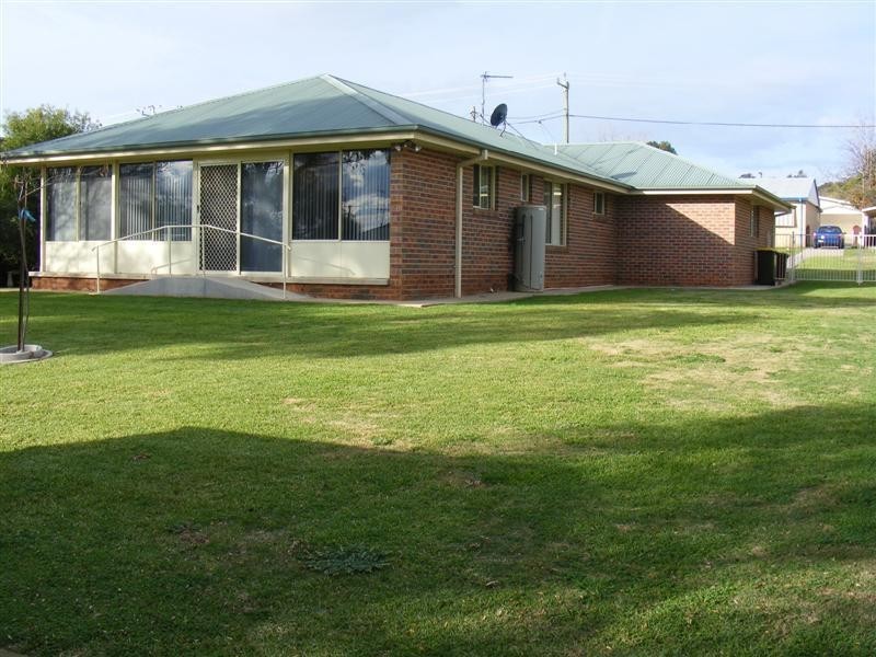 2a Newcombe Street, Cowra NSW 2794