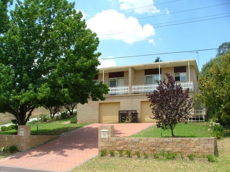 77A & B Taragala Street, Cowra NSW 2794