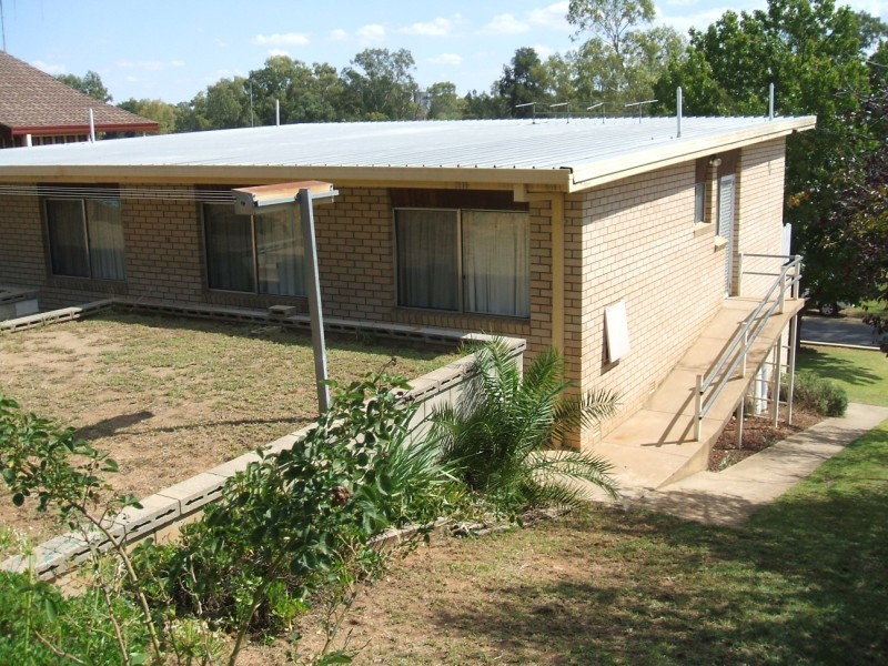 77A & B Taragala Street, Cowra NSW 2794