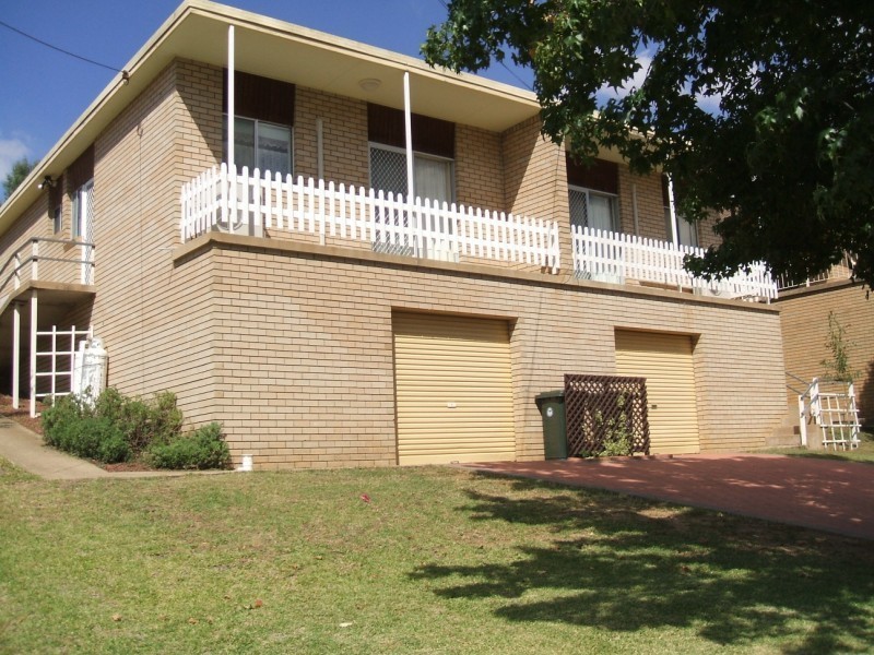 77A & B Taragala Street, Cowra NSW 2794