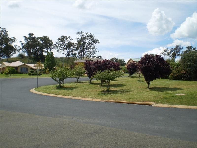 21 Banksia Close, Cowra NSW 2794