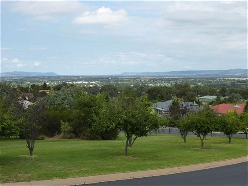 21 Banksia Close, Cowra NSW 2794