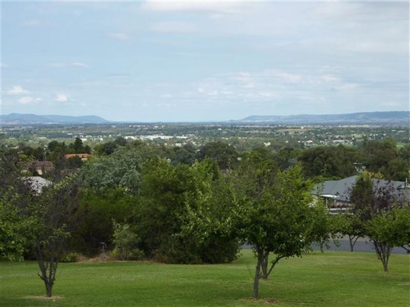 21 Banksia Close, Cowra NSW 2794