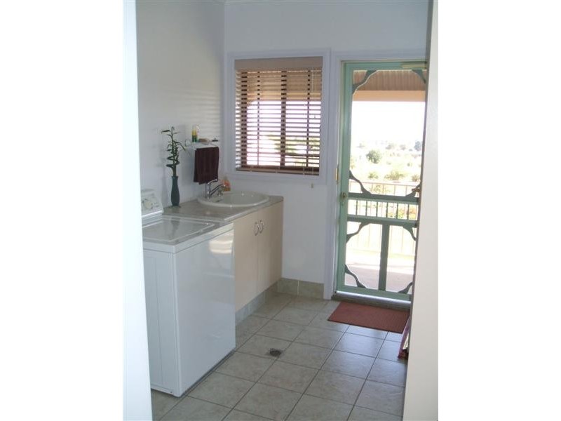 1 Gower Hardy Circuit, Cowra NSW 2794