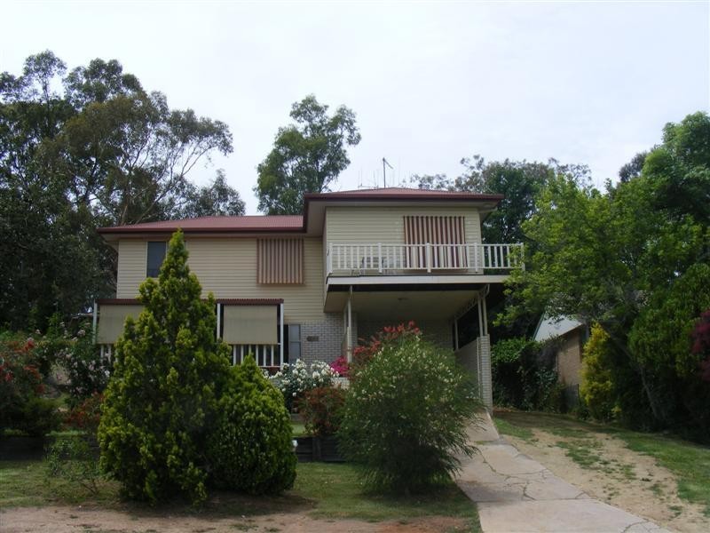 13 Henderson Street, Cowra NSW 2794
