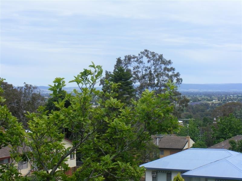 13 Henderson Street, Cowra NSW 2794