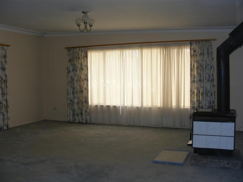 13 Henderson Street, Cowra NSW 2794
