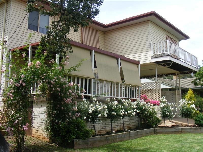 13 Henderson Street, Cowra NSW 2794