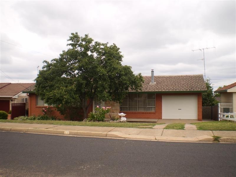 35 Dowell Street, Cowra NSW 2794