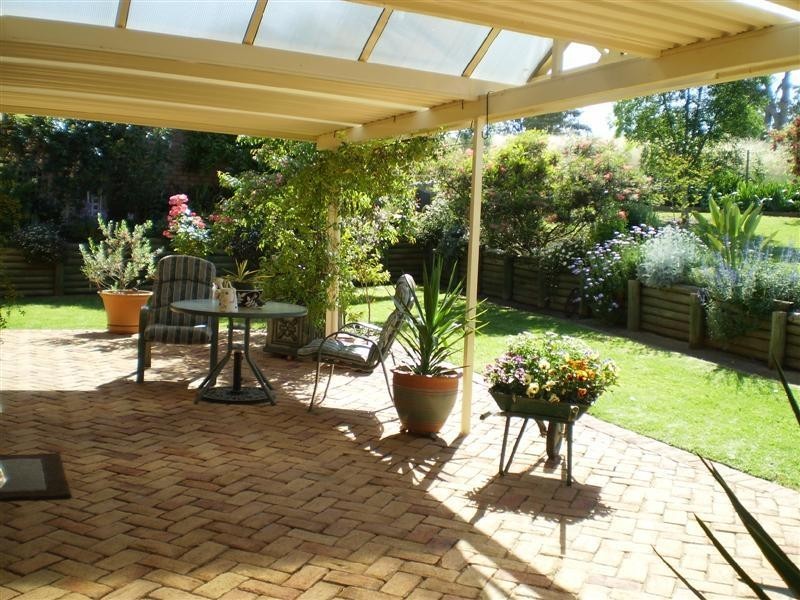 17 Karinya Street, Cowra NSW 2794