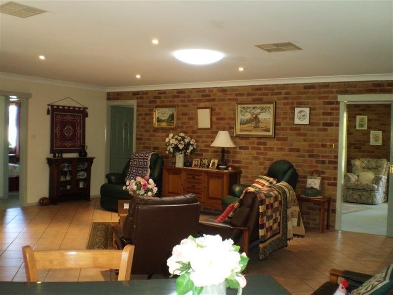 17 Karinya Street, Cowra NSW 2794
