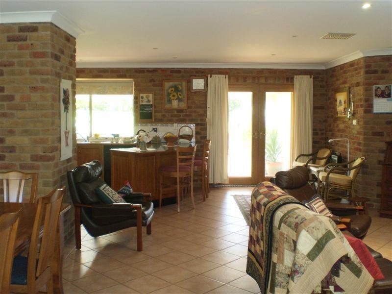 17 Karinya Street, Cowra NSW 2794