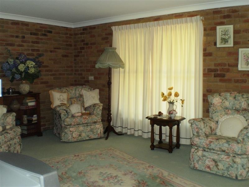 17 Karinya Street, Cowra NSW 2794