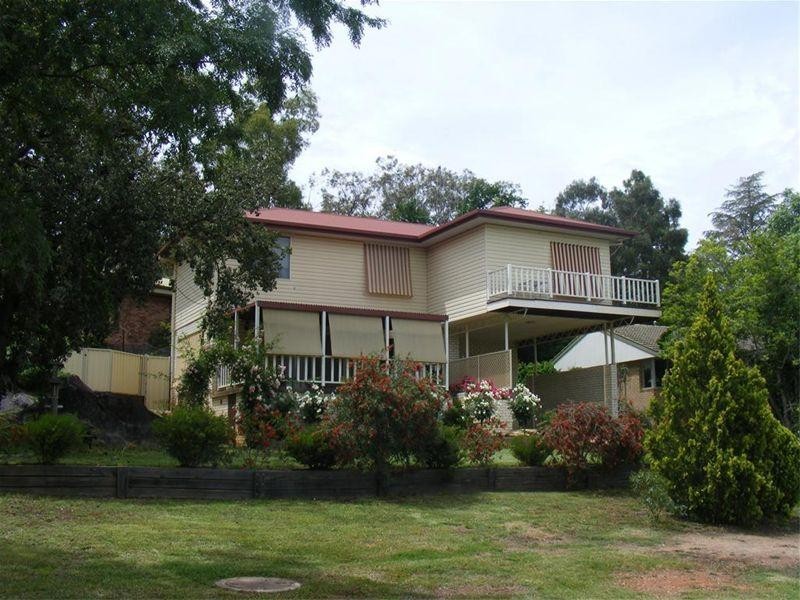 13 Henderson Street, Cowra NSW 2794