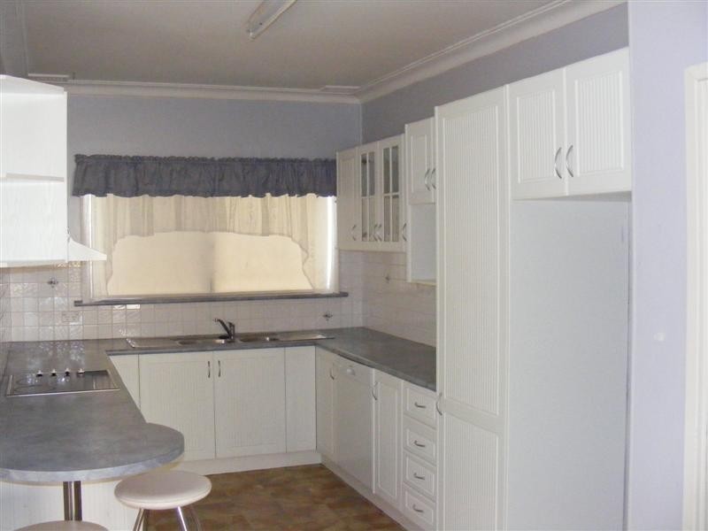 13 Henderson Street, Cowra NSW 2794