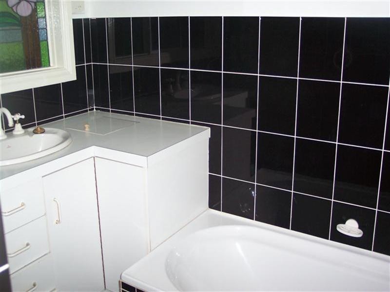 4 Macassar Street, Cowra NSW 2794