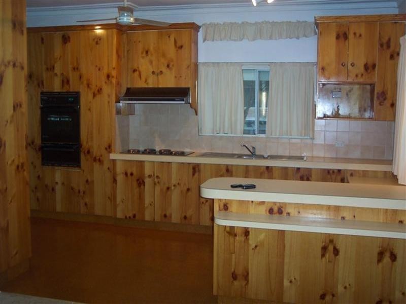 4 Macassar Street, Cowra NSW 2794