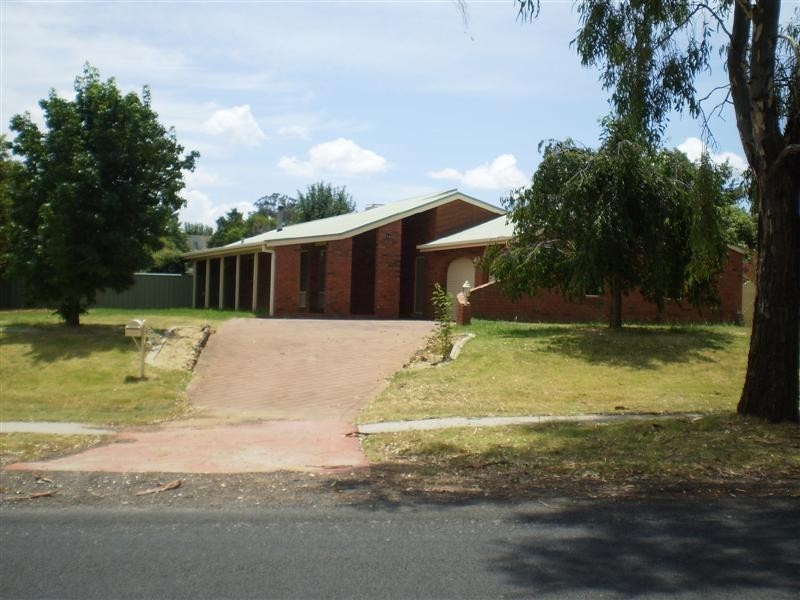 26 Evans Street, Cowra NSW 2794